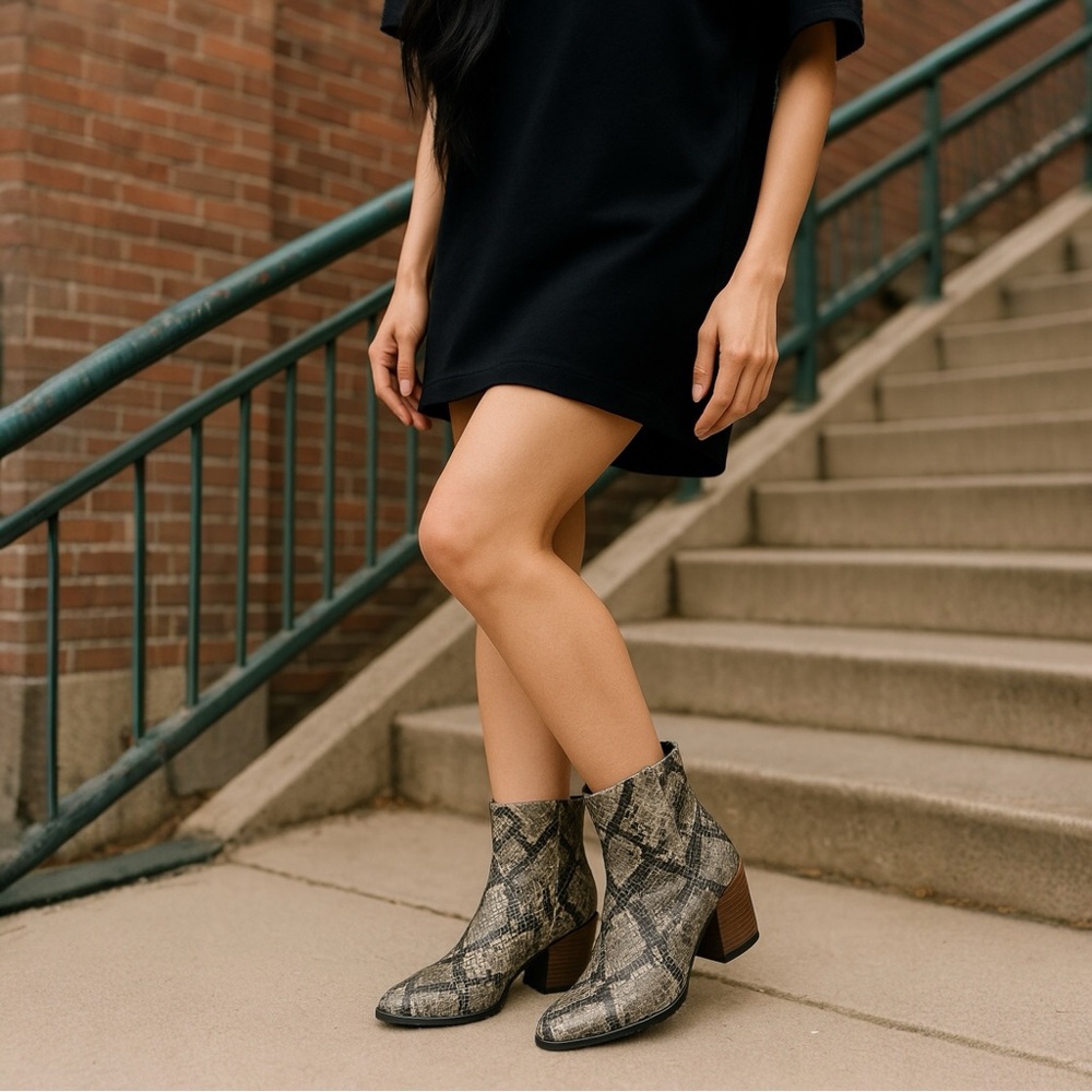 Circus By Sam Edelman Palmina Snakeskin Embossed Black and Tan Ankle Boots